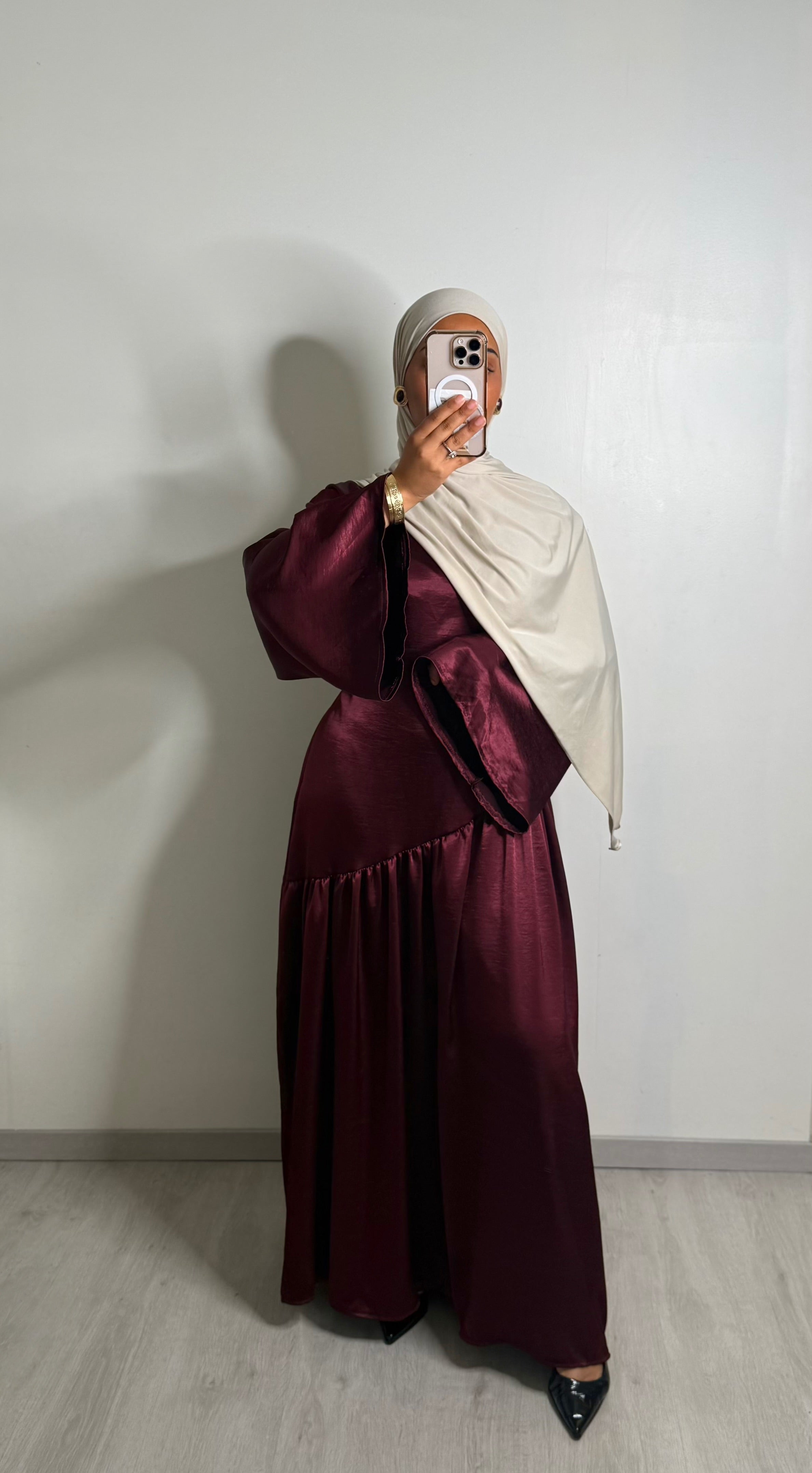 Robe longue satinée avec ceinture ajustable - Bordeaux